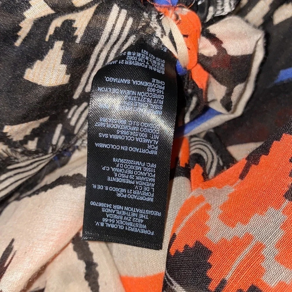 H&M urban print square scarf 🧣 - Picture 4 of 13